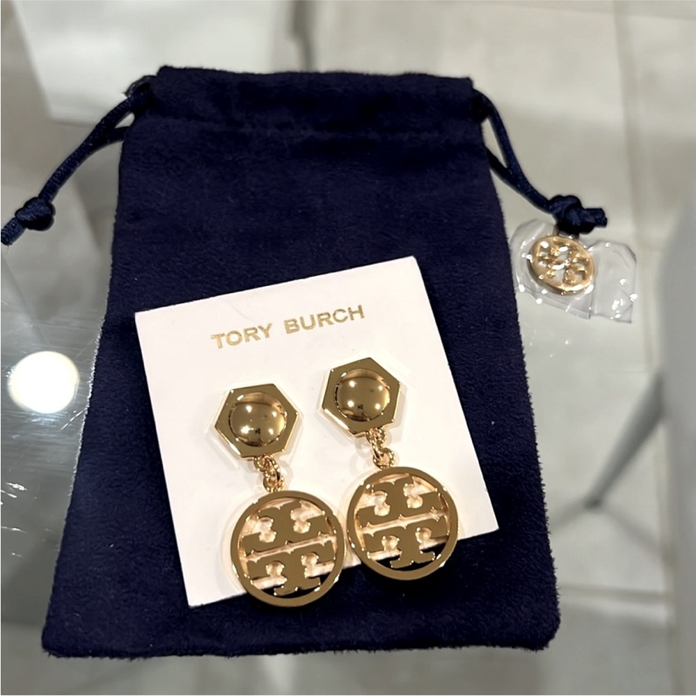 🔥🔥🔥Authentic Tory Burch Logo Earring